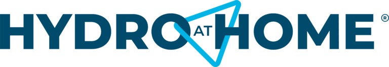 HYDRO AT HOME-logo i mørkeblå skrift, med det lyseblå "AT" og en trekantet form, der forbinder "O" og "H".